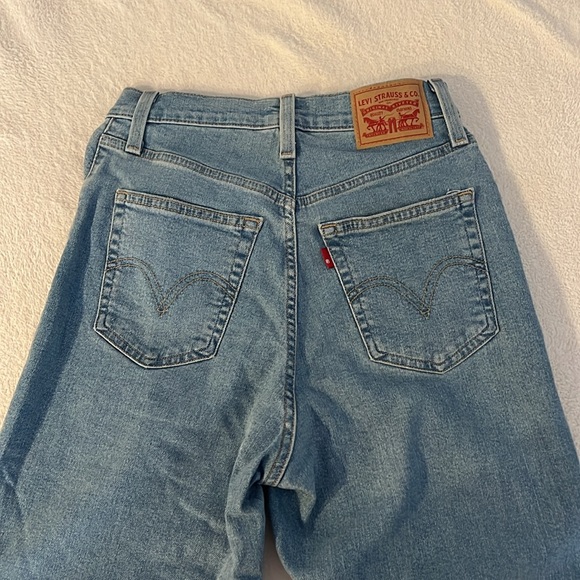 BRAND NEW LEVIS HIGH WAISTED MOM JEAN 26W - Picture 4 of 5